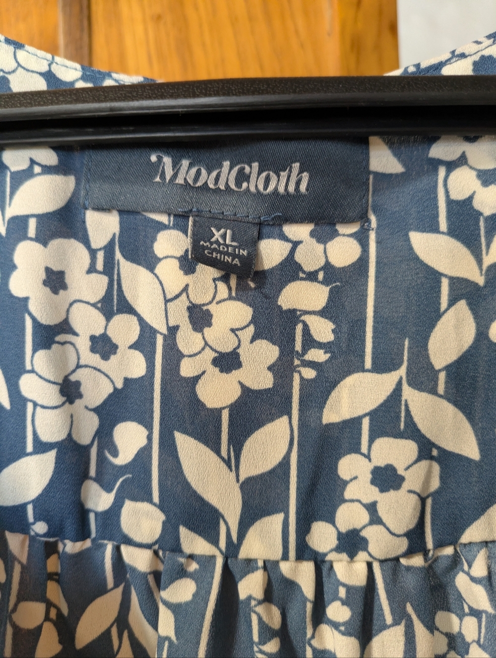Modcloth Vintage Floral Breezy Blue and White Blouse sleeveless Tan Sz XL - Picture 5 of 5